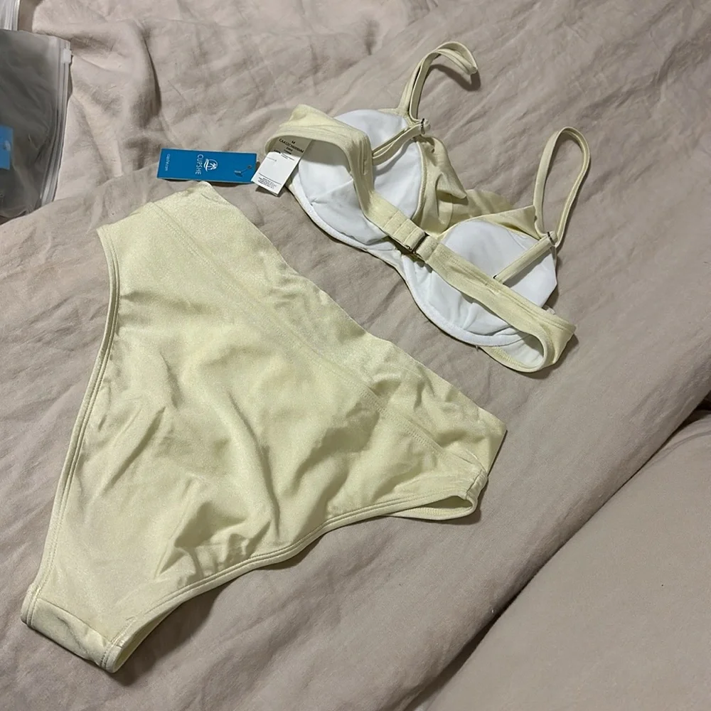 Ruffled bikini set - Picture 4 of 5